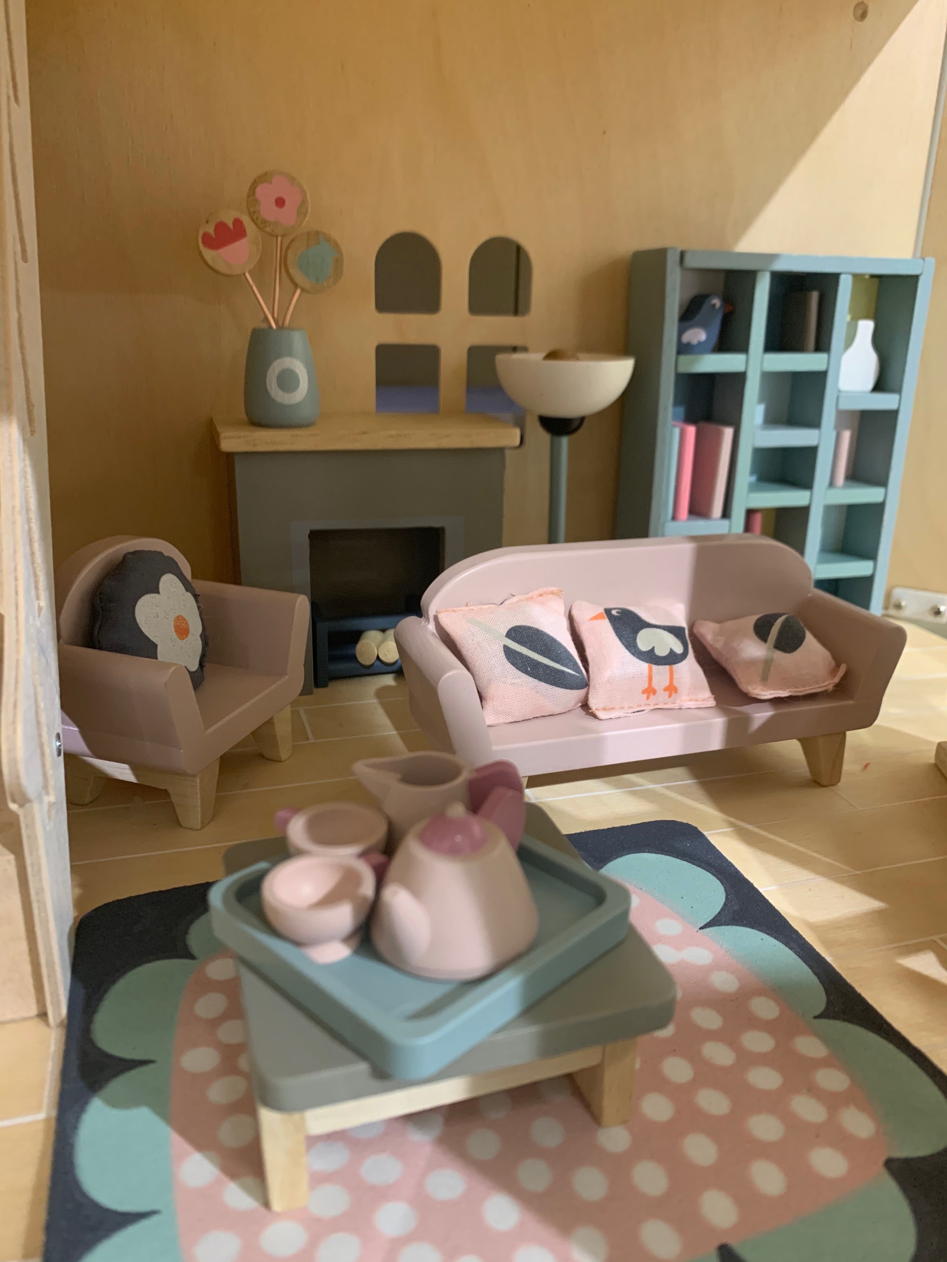 Dolls House Sitting