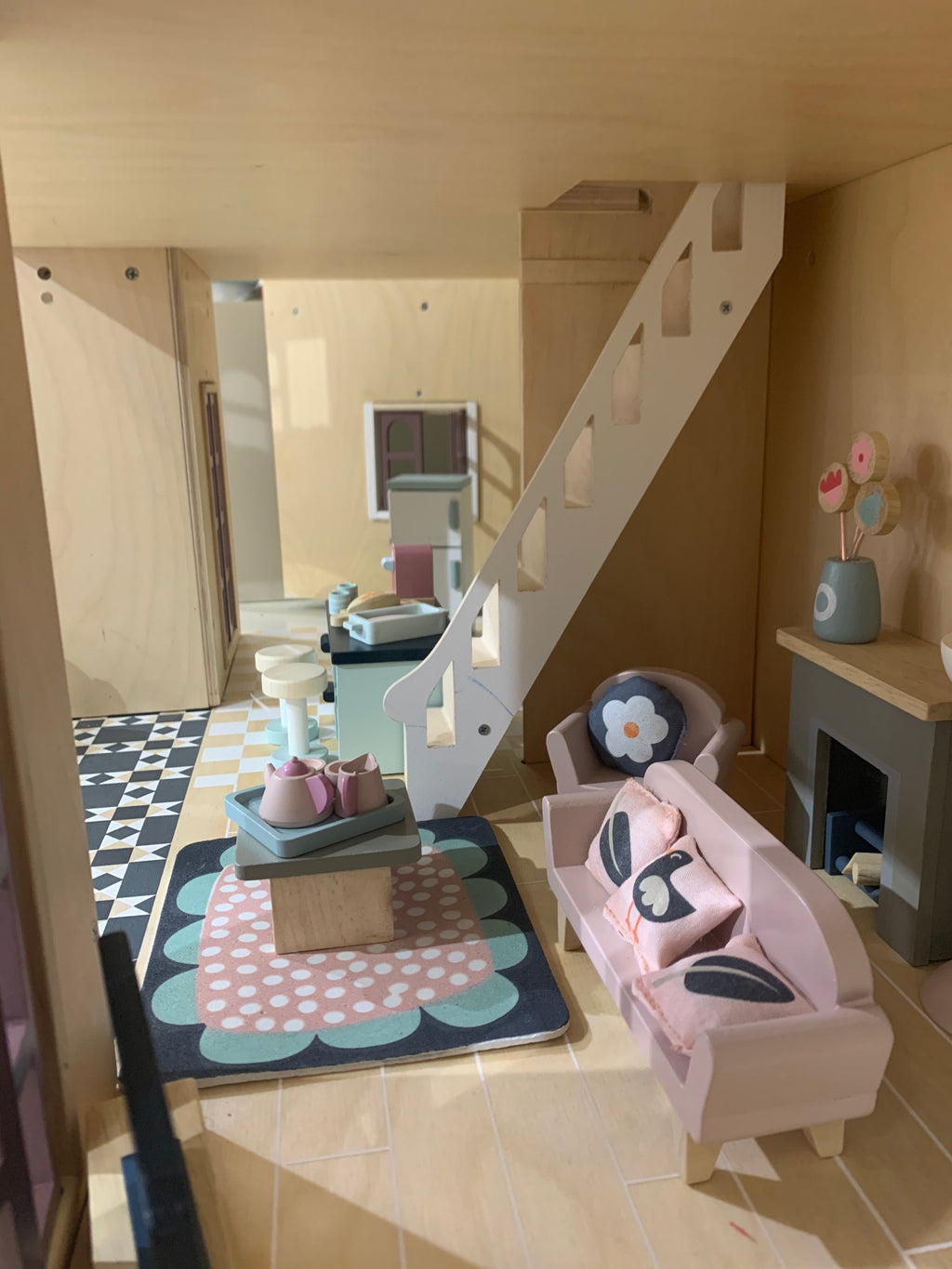 Dolls House Sitting